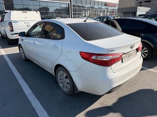 2012 Kia Rio 4-speed III, белый, 830000 рублей, вид 4