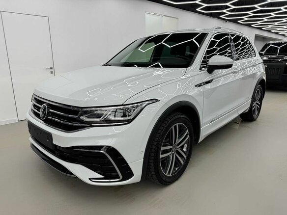 2021 Volkswagen Tiguan II Рестайлинг, белый, 4200000 рублей - вид 2