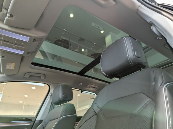 2026 Volkswagen Touareg III Рестайлинг, серый, 12490000 рублей - вид 15