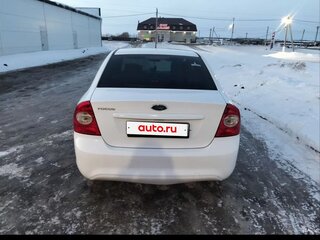2010 Ford Focus II Рестайлинг, белый, 500000 рублей, вид 4