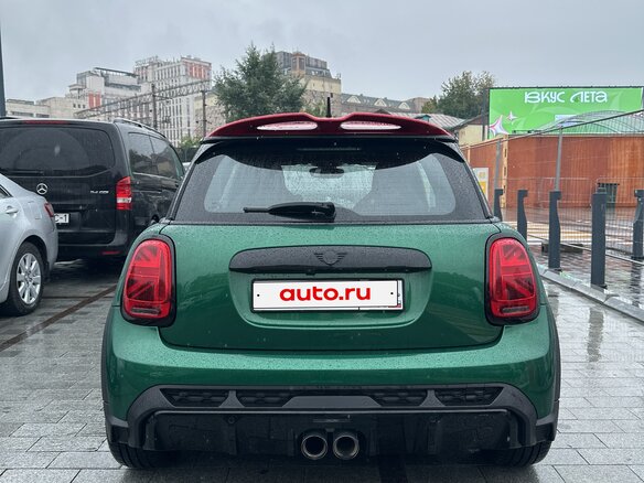 2021 Mini Hatch JCW III (F55/F56) Рестайлинг 2, зелёный - вид 3