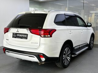 2019 Mitsubishi Outlander III Рестайлинг 3, белый, 2050000 рублей, вид 4