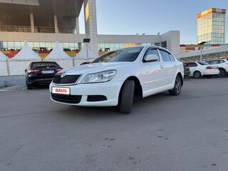 2011 Skoda Octavia II (A5) Рестайлинг, белый, 650000 рублей, вид 2