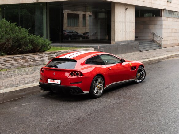 2017 Ferrari GTC4Lusso, красный, 31000000 рублей - вид 7