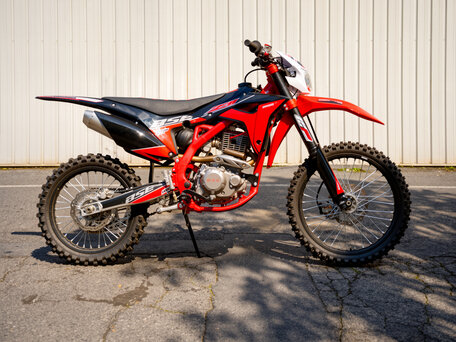 2026 BSE Z11, красный, 180200 рублей, вид 3