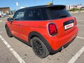 2021 Mini Hatch Cooper III (F55/F56) Рестайлинг, оранжевый - вид 3