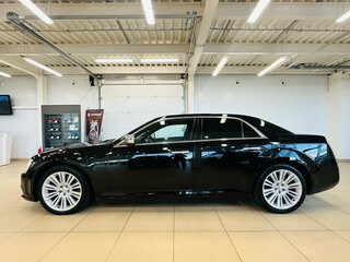 2012 Chrysler 300C II, чёрный, 1649900 рублей, вид 3
