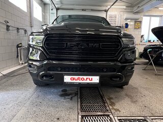2021 Ram 1500 Quad Cab V, чёрный, 9000000 рублей, вид 3