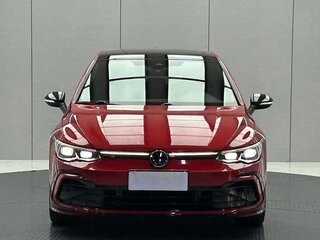 2022 Volkswagen Golf VIII, красный, 1900000 рублей, вид 2