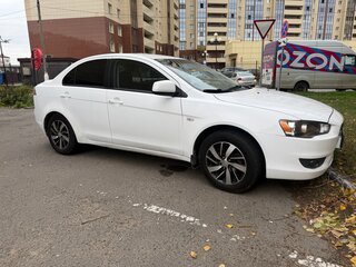 2011 Mitsubishi Lancer X Рестайлинг, белый, 750000 рублей, вид 3