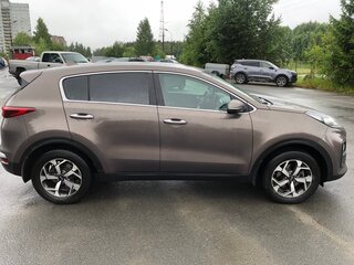 2020 Kia Sportage IV Рестайлинг, коричневый, 2250000 рублей, вид 2