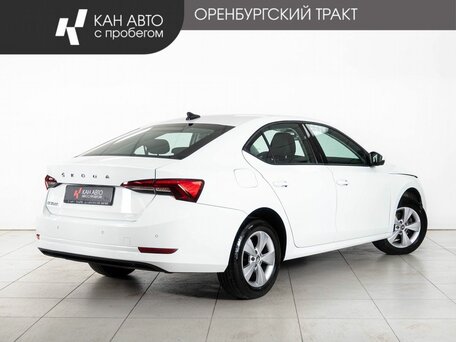 2021 Skoda Octavia IV (A8), белый, 2348000 рублей, вид 3