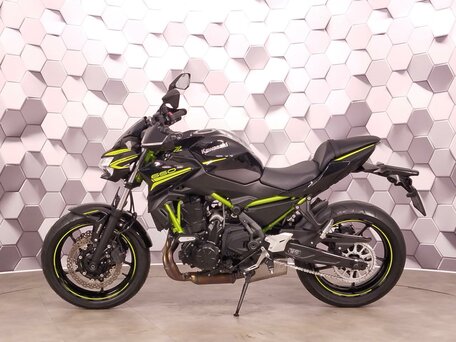 2020 Kawasaki Z 650, чёрный, 699000 рублей, вид 4