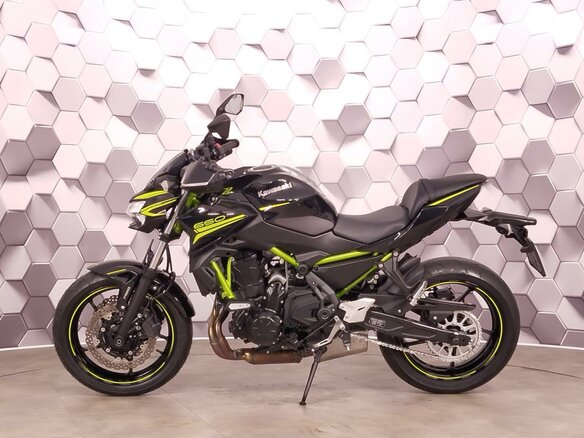 2020 Kawasaki Z 650, чёрный - вид 3