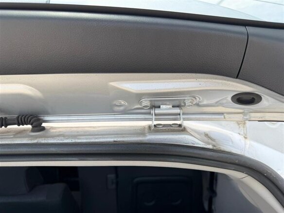 2011 Toyota Wish II, серебристый - вид 33