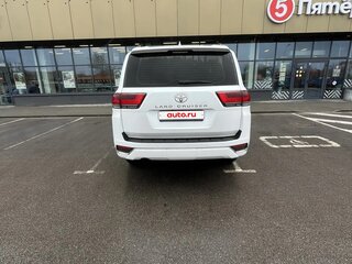 2023 Toyota Land Cruiser 300 Series, белый, 14000000 рублей, вид 4