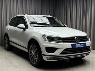 2015 Volkswagen Touareg II Рестайлинг, белый, 2799000 рублей, вид 2