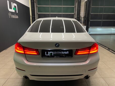 2017 BMW 5 серии 530d xDrive VII (G30/G31/G38), белый, 3350000 рублей, вид 5