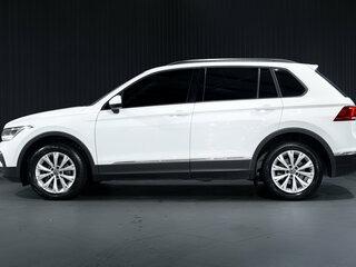 2021 Volkswagen Tiguan II Рестайлинг, белый, 2349000 рублей, вид 4