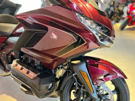 2025 Honda GL 1800 Gold Wing, красный, 4500000 рублей, вид 2