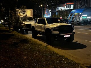 2023 Ram 1500 Crew Cab eTorque V, белый, 16800000 рублей, вид 3