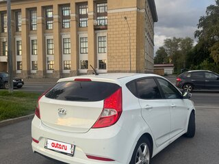 2015 Hyundai Solaris I Рестайлинг, белый, 650000 рублей, вид 5