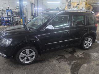 2015 Skoda Yeti I Рестайлинг, чёрный, 875000 рублей, вид 4