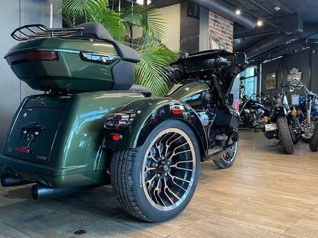 2026 Harley-Davidson Tri Glide, чёрный, 7150000 рублей, вид 2