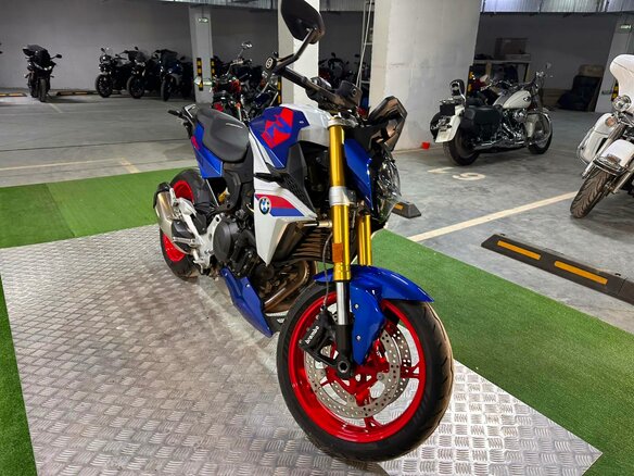 2024 BMW F 900 R, синий, 1150000 рублей - вид 19
