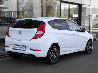 2015 Hyundai Solaris I Рестайлинг, белый, 879000 рублей, вид 5