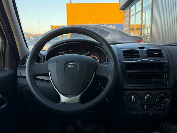 2024 Lada (ВАЗ) Granta I Рестайлинг, белый, 950000 рублей - вид 10