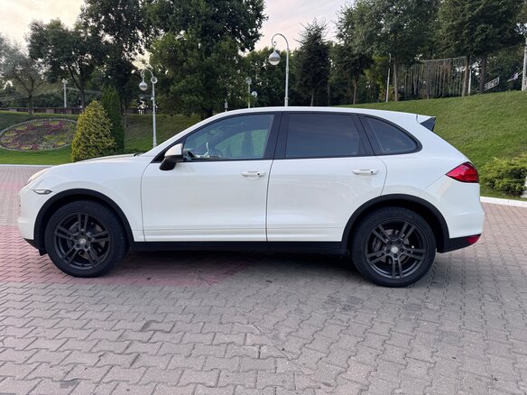 2011 Porsche Cayenne Diesel II (958), белый, 2200000 рублей - вид 10