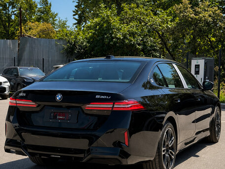 2025 BMW 5 серии Long 530Li VIII (G60/G61/G68), синий, 8250000 рублей, вид 3