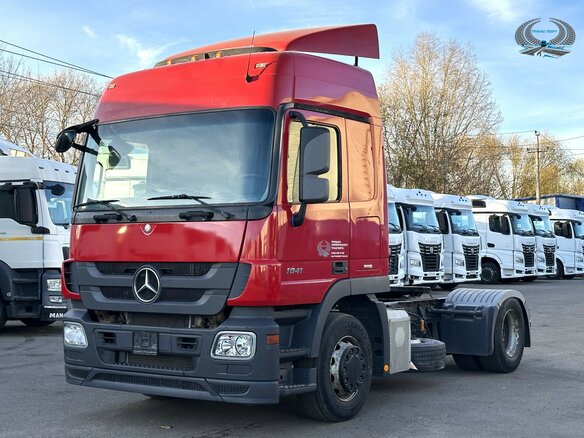 2017 Mercedes-Benz Actros, красный, 4200000 рублей