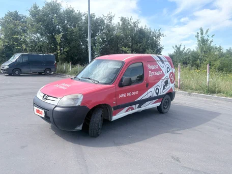 2008 Peugeot Partner II, белый, 239000 рублей, вид 1