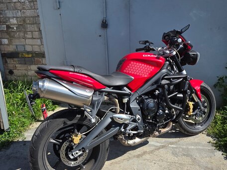 2011 Triumph Street Triple, красный, 500000 рублей, вид 3