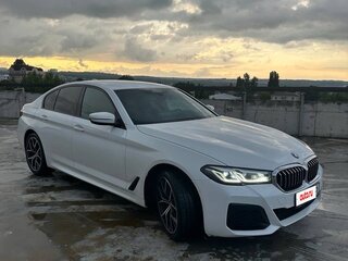 2020 BMW 5 серии 530d xDrive VII (G30/G31/G38) Рестайлинг, белый, 7200000 рублей, вид 2