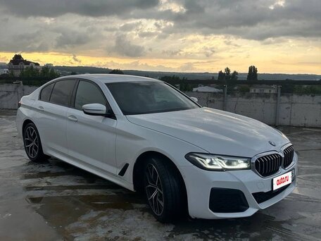 2020 BMW 5 серии 530d xDrive VII (G30/G31/G38) Рестайлинг, белый, 7200000 рублей, вид 2