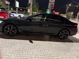 2021 BMW 5 серии 530d xDrive VII (G30/G31/G38) Рестайлинг, серый, 7150000 рублей, вид 5