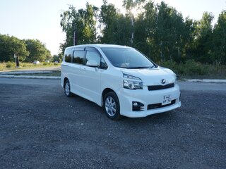 2010 Toyota Voxy II (R70) Рестайлинг, белый, 1500000 рублей, вид 3
