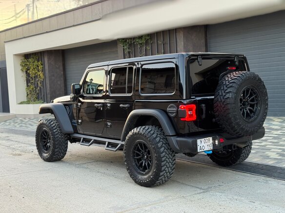 2021 Jeep Wrangler Rubicon IV (JL), чёрный, 7430000 рублей - вид 3