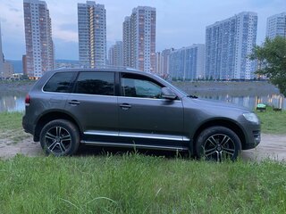 2008 Volkswagen Touareg I Рестайлинг, серый, 800000 рублей, вид 5