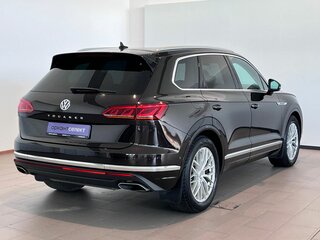 2020 Volkswagen Touareg III, коричневый, 5199000 рублей, вид 2