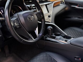 2021 Toyota Camry VIII (XV70), чёрный, 2350000 рублей, вид 5