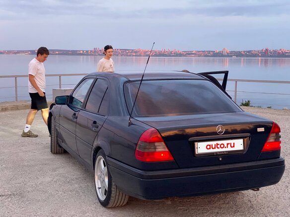 1996 Mercedes-Benz C-Класс 200 I (W202), синий, 550000 рублей - вид 5