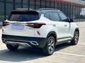 2022 Kia KX3, белый, 1900000 рублей - вид 4