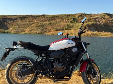 2021 Yamaha XSR700, белый, 880000 рублей, вид 3
