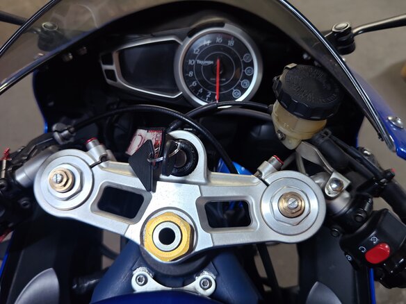 2010 Triumph Daytona 675, синий, 530000 рублей - вид 1