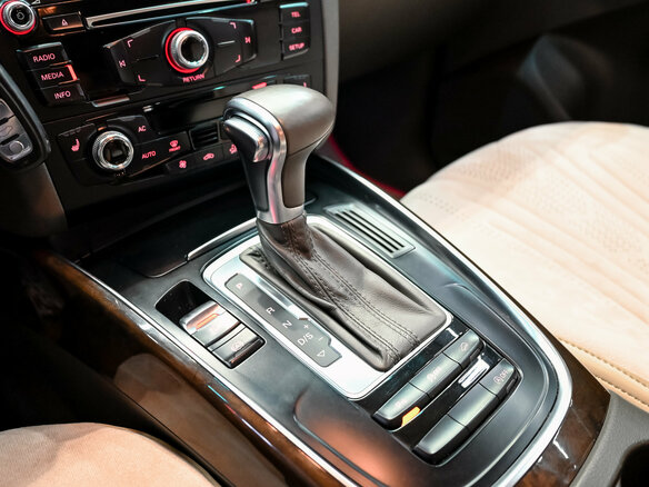 2013 Audi Q5 I (8R) Рестайлинг, красный, 1700000 рублей - вид 16