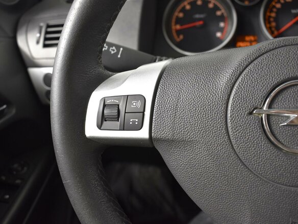 2011 Opel Astra H Рестайлинг, белый - вид 13